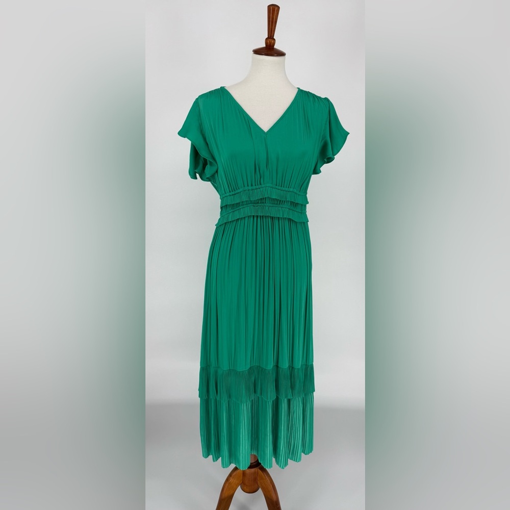 J Joie Flowy Green Pleated V Neck Dress Sz. M